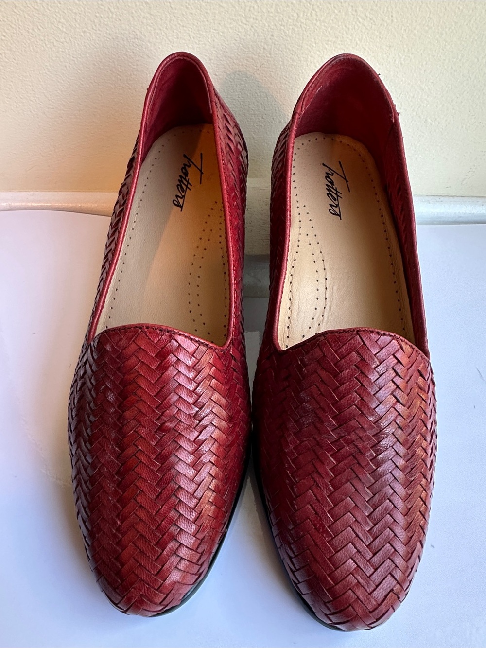 Trotters Liz III Red Handwoven Herringbone Leather Loafers 9 Wide T2131-600